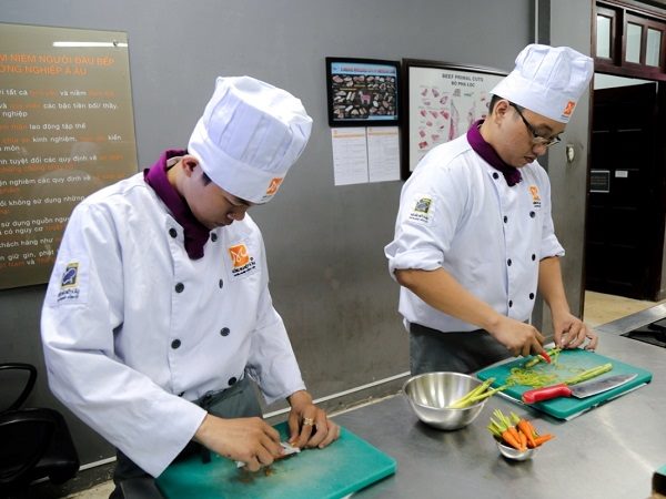 nhiều bạn trẻ đăng ký học món âu