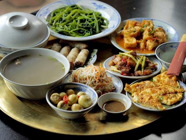 Ý nghĩa mâm cơm gia đình trong văn hóa ẩm thực Việt Nam