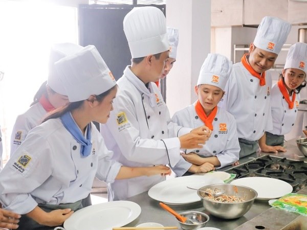 nhiều bạn trẻ tìm đến học nấu ăn