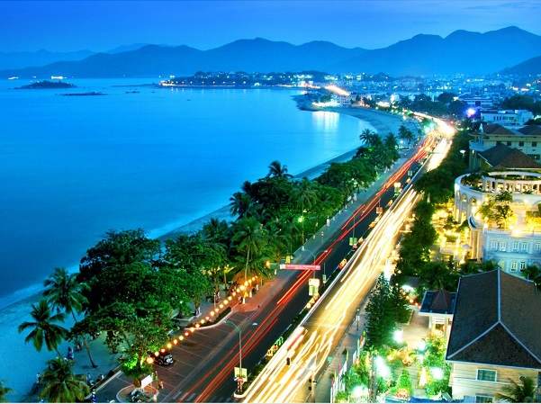 đường phố cập biển Đà Nẵng