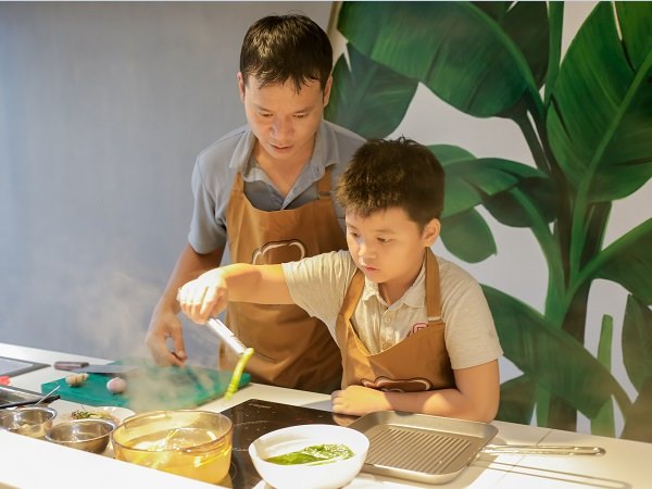 lớp dạy nấu ăn cho trẻ