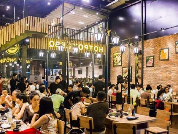 quán ăn món á luôn đông khách ở Sài Gòn và Hà Nội
