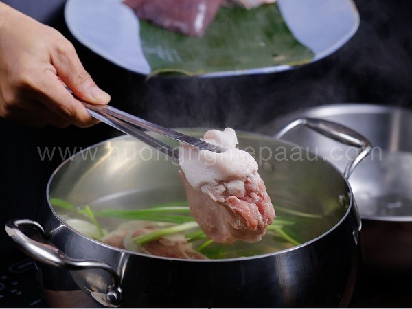 hầm xương nấu nước lèo