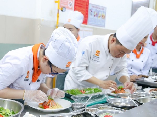 thực hành nấu ăn tại hocnauan.edu.vn