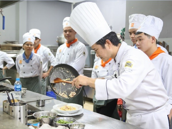 một buổi học đầu bếp tại HNAEdu